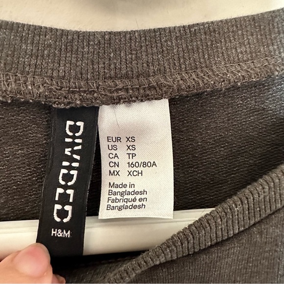 H&M Divided Astrology Gray Long Sleeved T-Shirt Size XS - Picture 4 of 6